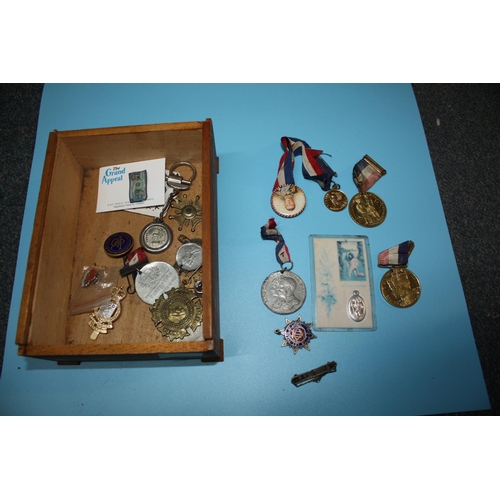 902 - Box medallions, medals etc