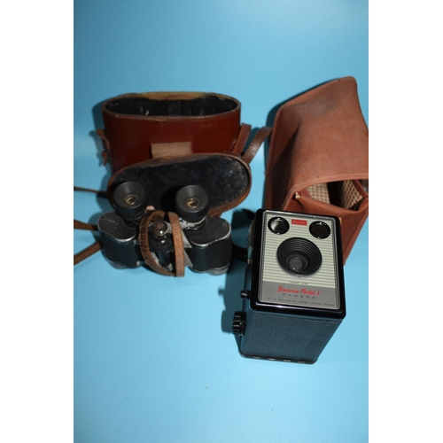 925 - Kodak Box Brownie & pair binoculars