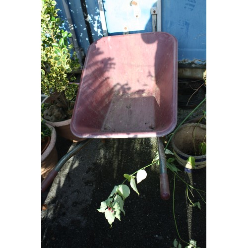 75 - Plastic & metal wheelbarrow-tyre inflated in good condition