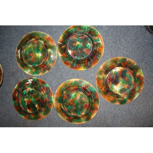 440 - 8 pieces majolica plate 9