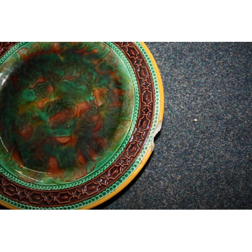 440 - 8 pieces majolica plate 9