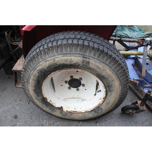 1 - Siromer 204S 4WD tractor complete with front loading bucket & rear topper 8018 hours.Tyre deflated
S... 