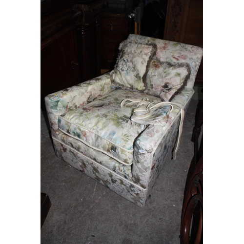 1786 - Upholstered bedroom chair 27