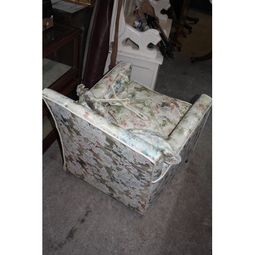 1786 - Upholstered bedroom chair 27