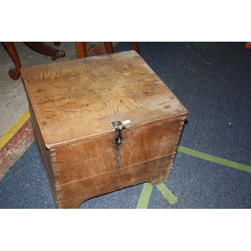 1811 - Square oak box 15