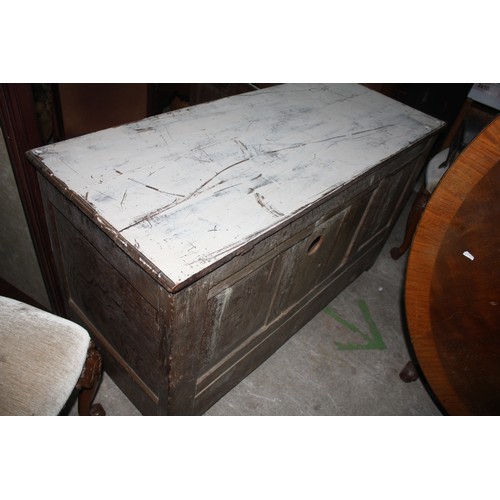 1818 - Oak painted coffer with central door.
30