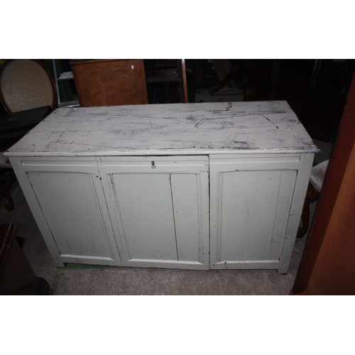 1818 - Oak painted coffer with central door.
30