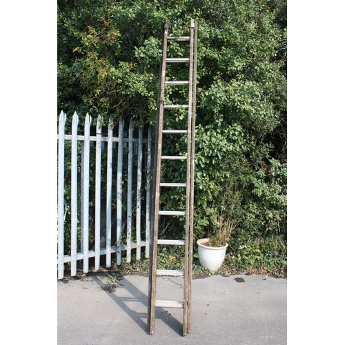 14 - Wood & aluminium extension ladder 9  1/2'