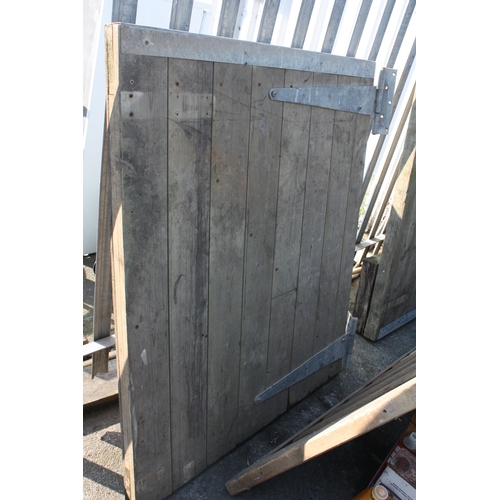 67 - Stable door with galvanised hinges 50 1/2