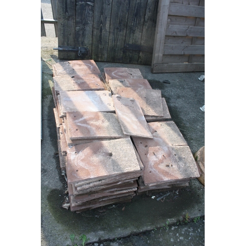 94 - Large quantity approx. 100 Barnstaple roof tiles
