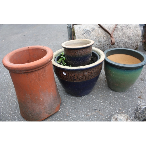 107 - 3 garden pots & chimney 15