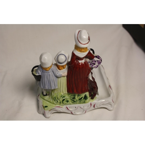 565 - Yardley style figural soap dish 6 1/2