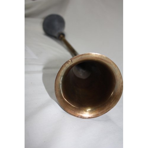 920 - Large brass horn 20