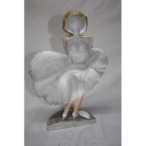 924 - Cast iron Marilyn Monroe doorstop 13