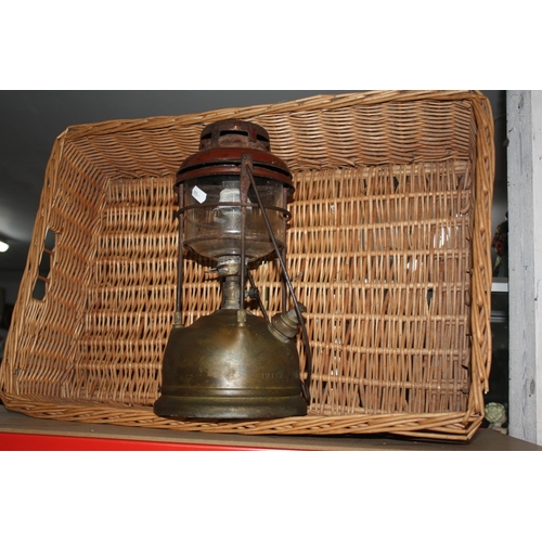 1393 - Tilley lamp & wicker basket