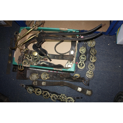 1418 - Quantity horse brasses, hames etc