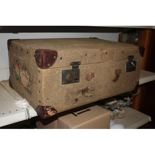 1436 - Vintage canvas trunk 21 1/4