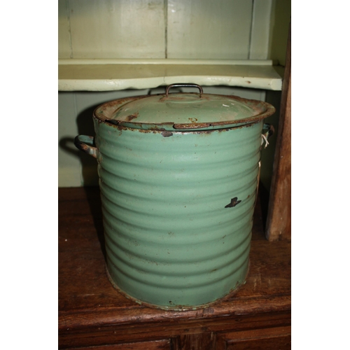 1464 - World War II green enamel bin with Broad Arrow WD 1942 on base 13