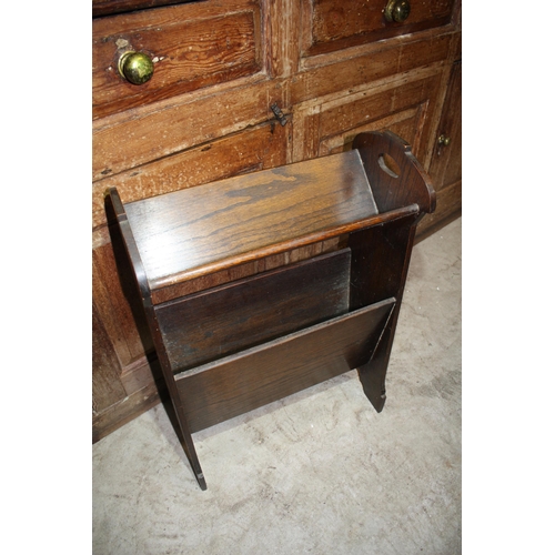 1467 - Narrow oak magazine rack 24