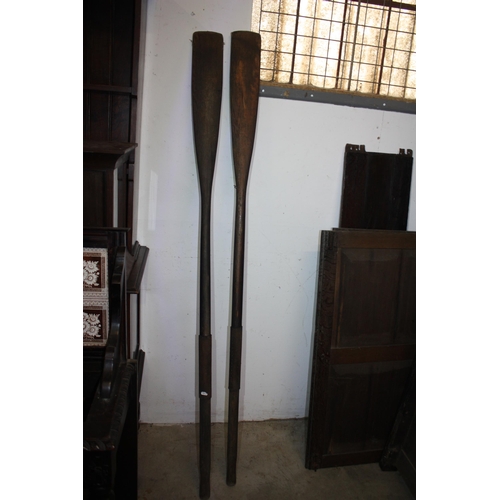 1476 - Pair wooden oars 71