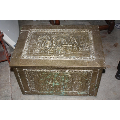 1485 - Large brass coal box with liner 14 1/2