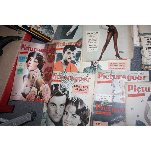 845 - Quantity risque Picture Goer magazines