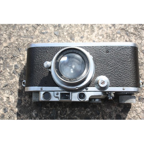 1309 - Leica 1936 Illa Ernst Leitz Wetzler camera with case & book, postage to UK address RMSD £16:65