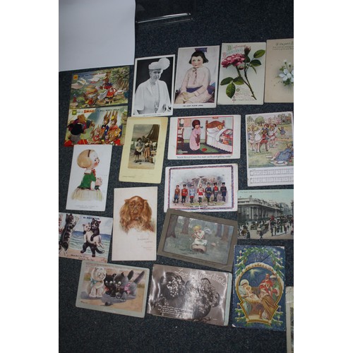 1795 - Quantity of vintage postcards