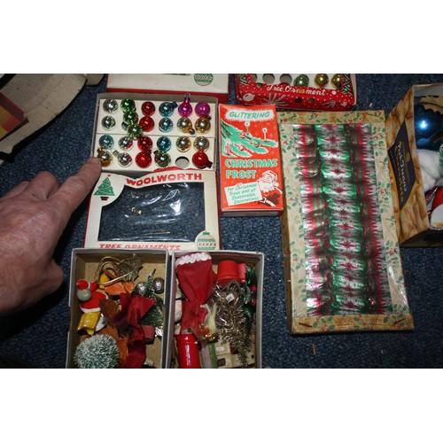 371 - Assorted vintage Christmas decorations- lights untested