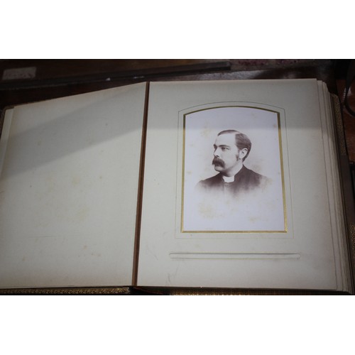 1245 - Victorian photo album with photos,
postage Royal Mail Special Delivery £ 14:65