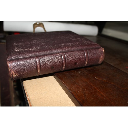 1245 - Victorian photo album with photos,
postage Royal Mail Special Delivery £ 14:65