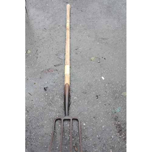 78 - Long handled fork