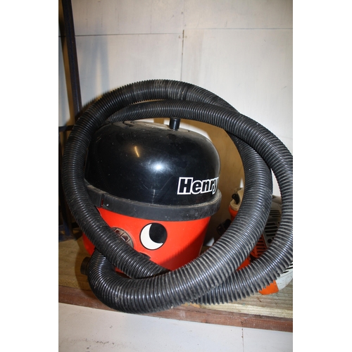 182 - Henry hoover & hose