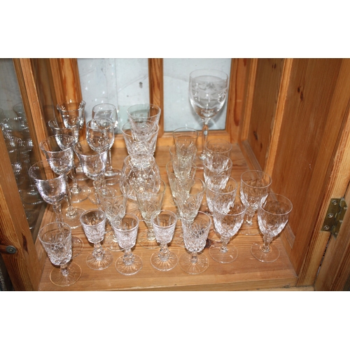 811 - Large quantity assorted glasses