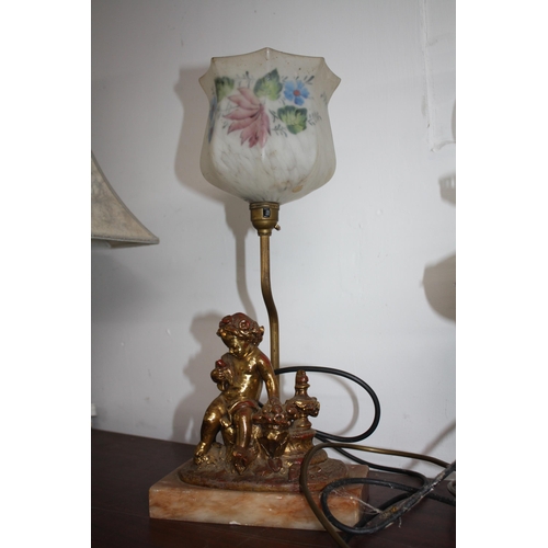 820 - Vintage gilded table lamp on marble base 18