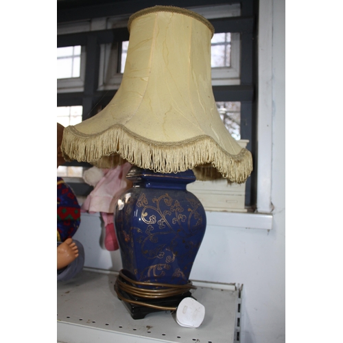 822 - Blue decorated table lamp & shade 22