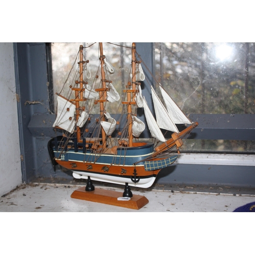 826 - Small model Galleon 12