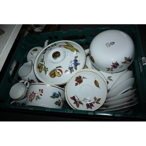 954 - Quantity Royal Worcester Evesham dinnerware