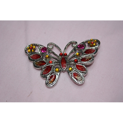 1107 - Stone set butterfly brooch 2 1/4