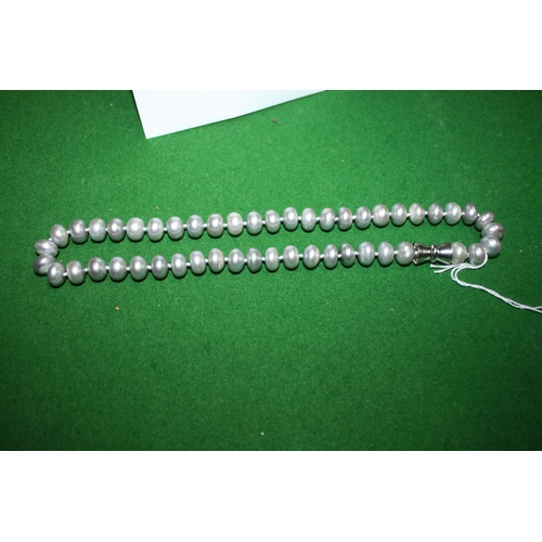 1110 - Grey bead necklace