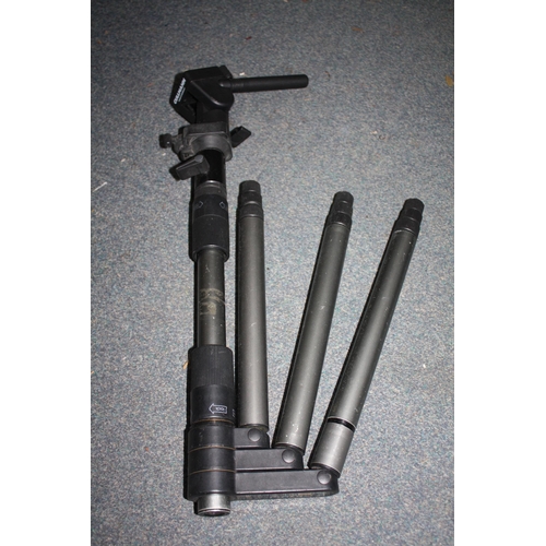 1430 - Collmann adjustable camera tripod