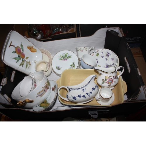 1456 - Box Royal Worcester china etc