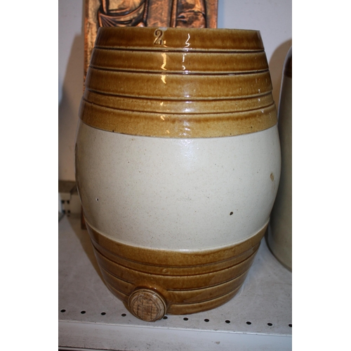 1506 - Stoneware barrel 13