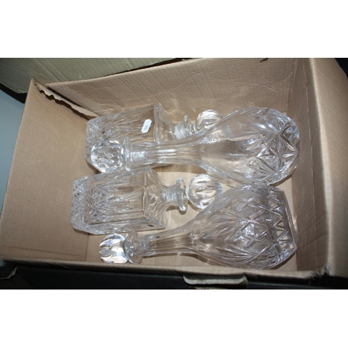 1538 - 2 pairs decanters