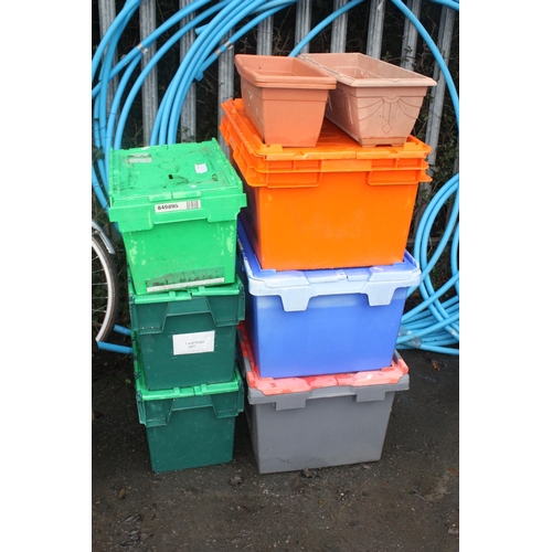 48 - Quantity plastic crates