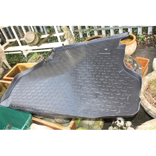 54 - Toyota Avensis load liner