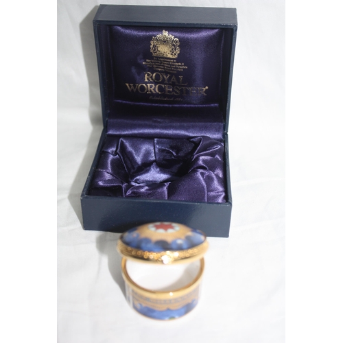 683 - Royal Worcester boxed Millenium patch pot 2