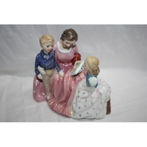 691 - Royal Doulton Bedtime Story figure HN2059 5