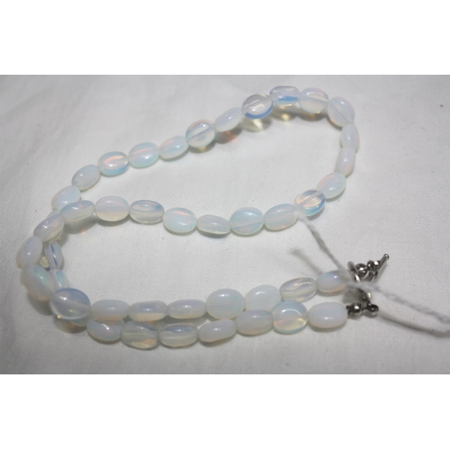 838 - Blue bead necklace