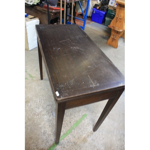 1442 - Foldover card table- scratches to top 29